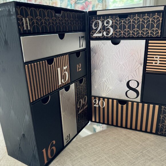 bloomingdale's Beauty Advent Calendar 2024 Holiday Gift **BOX ONLY** - Picture 5 of 6